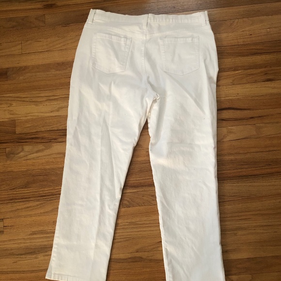 Gloria Vanderbilt*Amanda* White Jeans - Picture 3 of 6